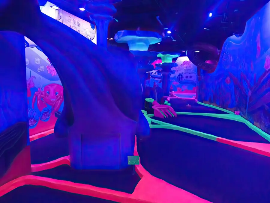 minI GOLF COURSE MANUFACTURER COMPANY