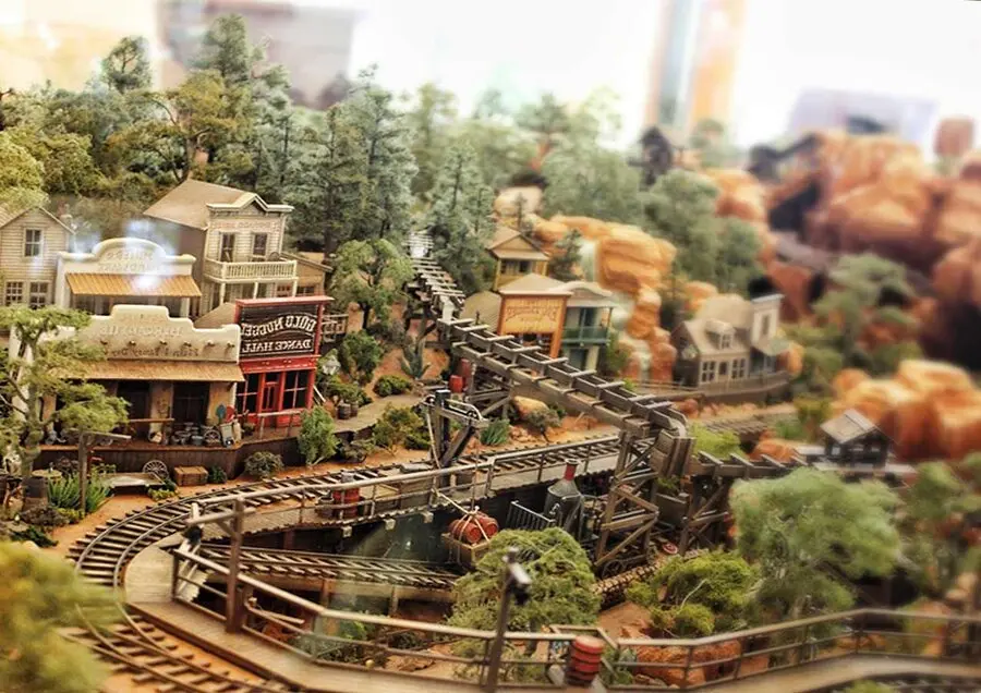 MONUMENTAL MODELS DESIGN AND CONSTRUCTION