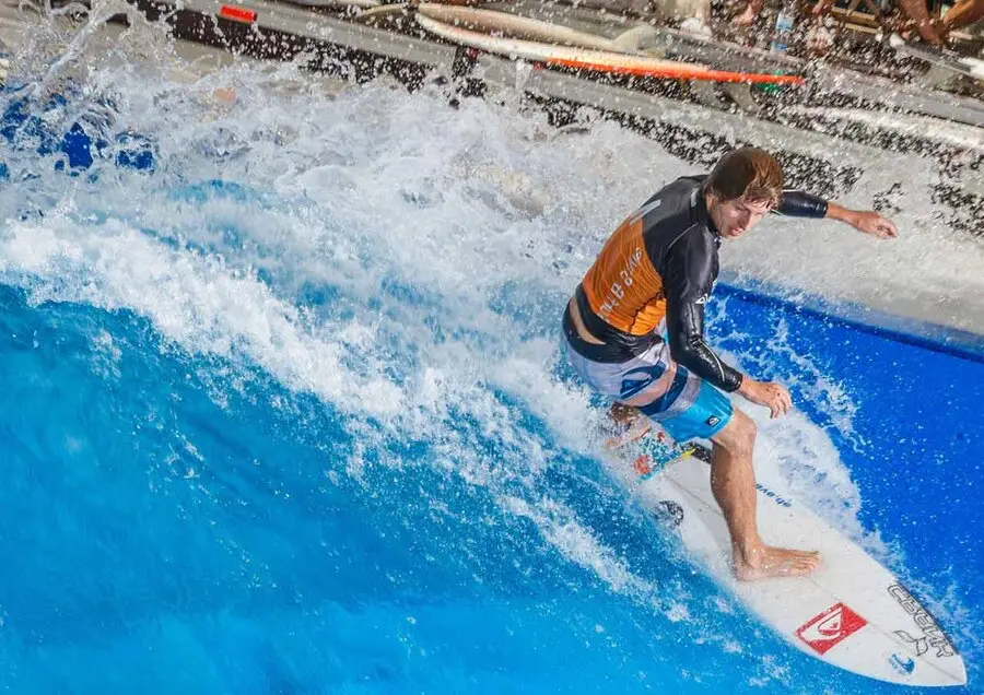 SURF WAVE POOL construction