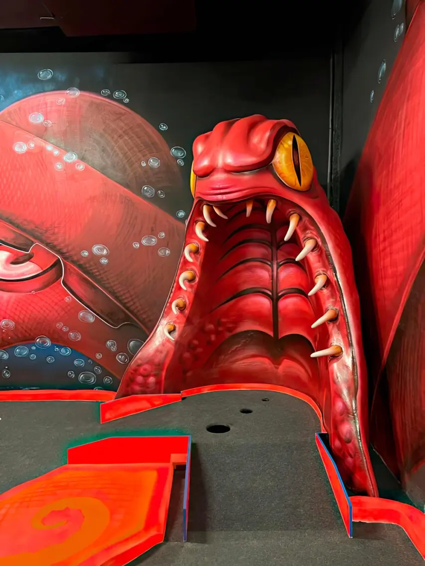 BLACK LIGHT MINIGOLF DESIGN