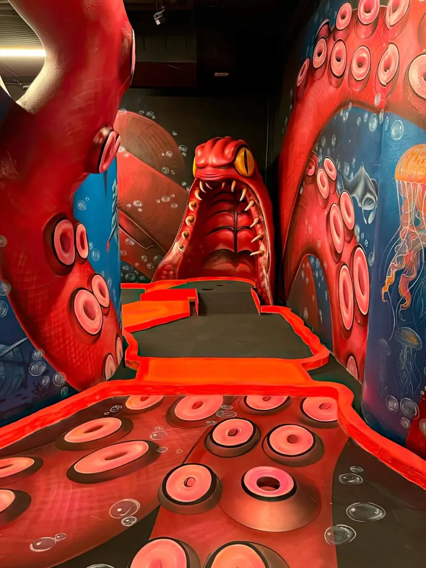 BLACK LIGHT MINIGOLF DESIGN