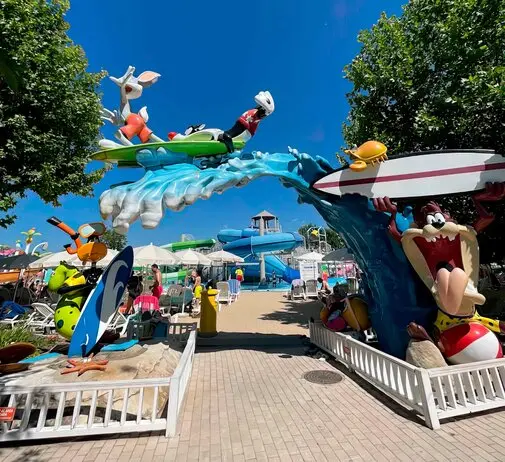 3D sculpture design for themed environments  <br />