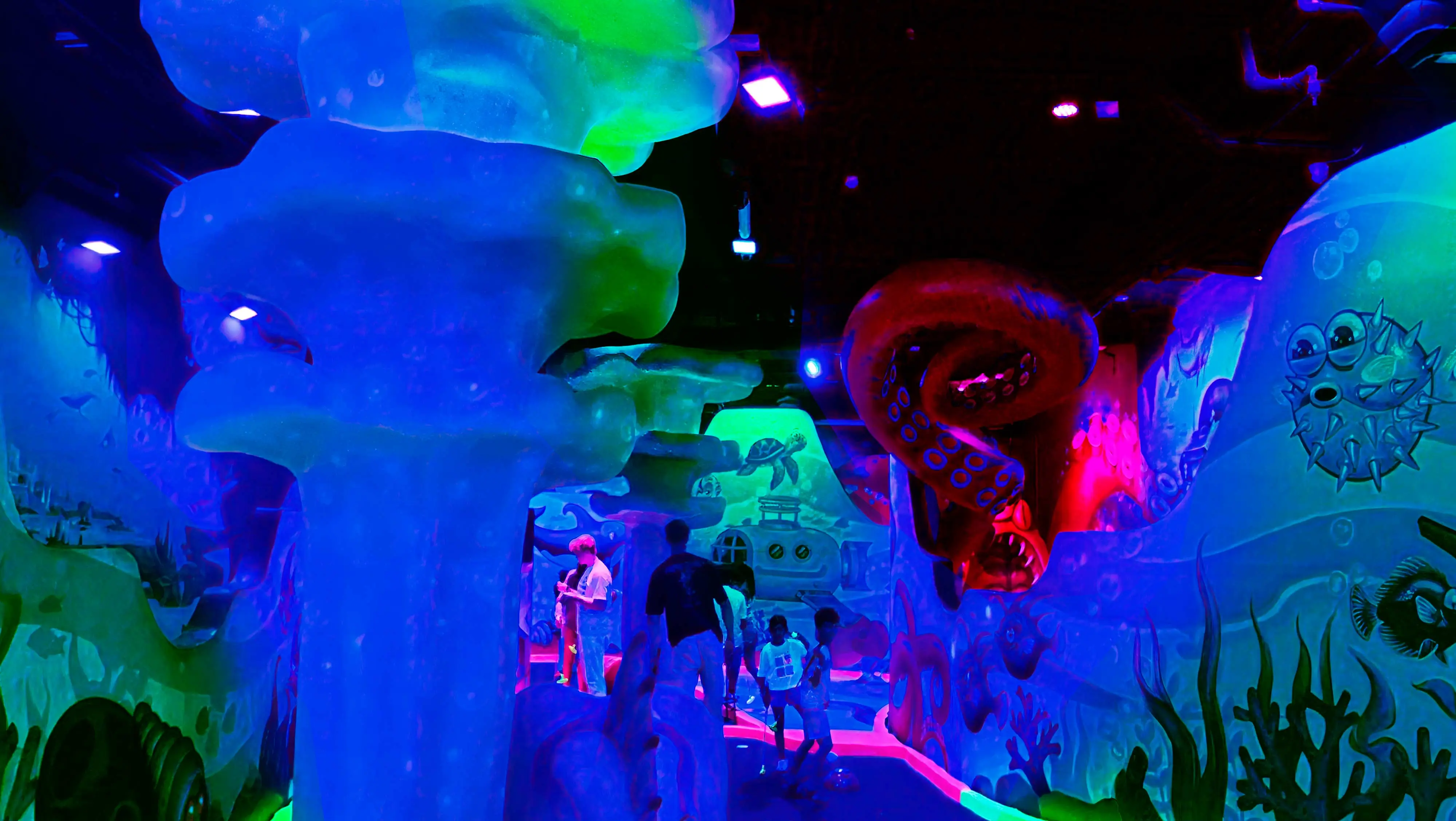 black light minigolf black light minigolf design