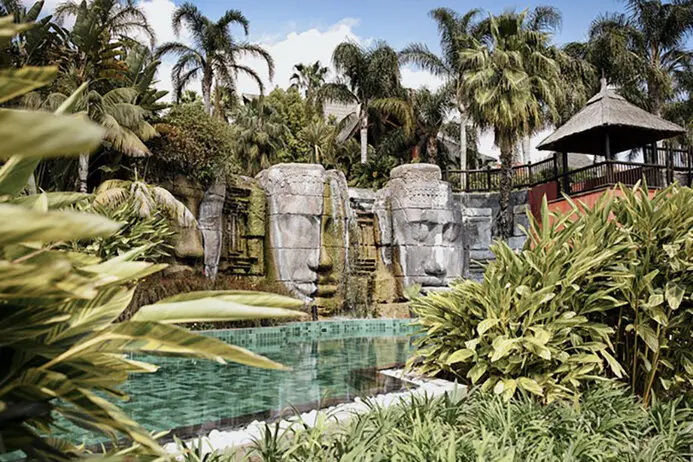  sculptural art design for luxury hotels  <br />