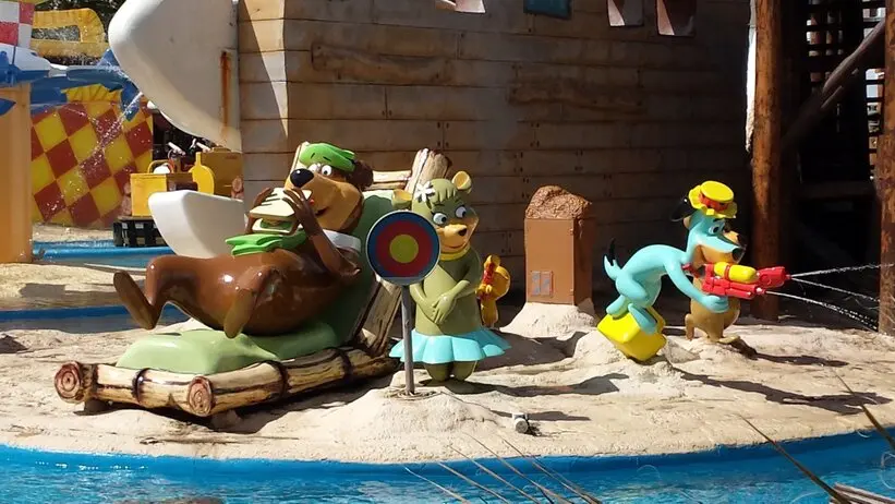 Parque Warner themed space design 