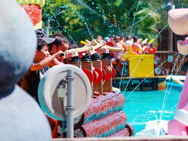 Parque Warner Spain theming experts  <br />