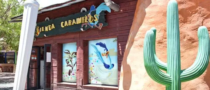 themed set construction for amusement parks