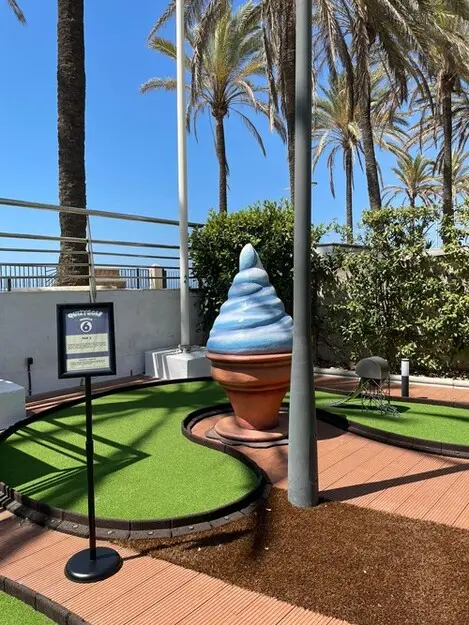 mini golf course design and build  