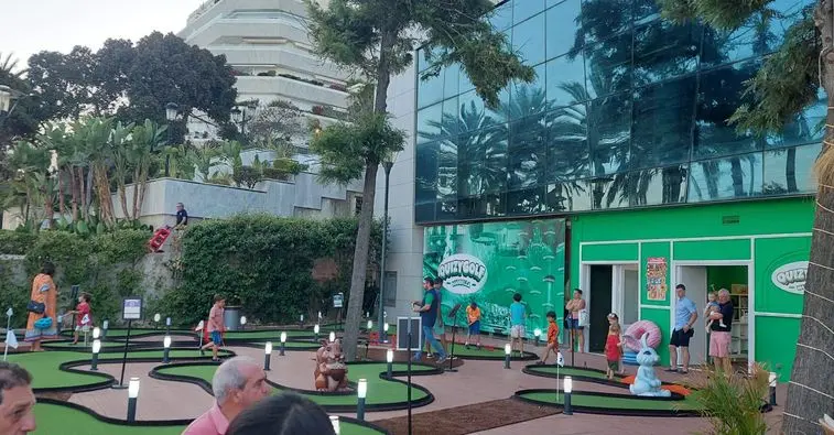 outdoor small mini golf construction  