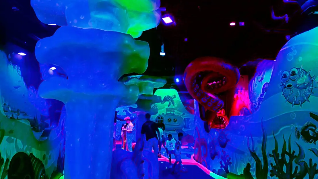 neon mini golf layout design  