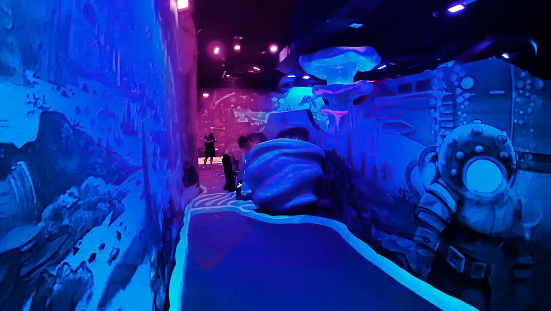 glow mini golf attraction design  