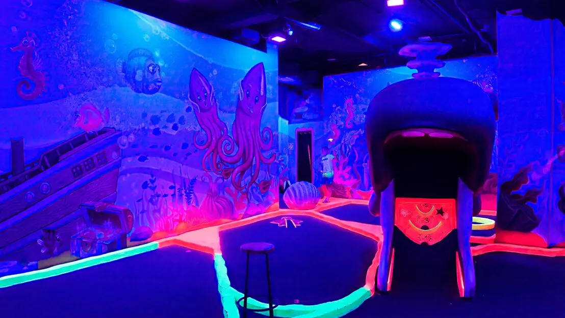3D blacklight mini golf design  
