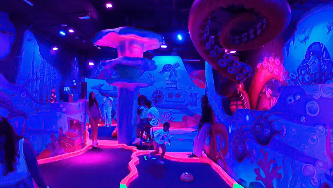 outdoor mini golf park builders  