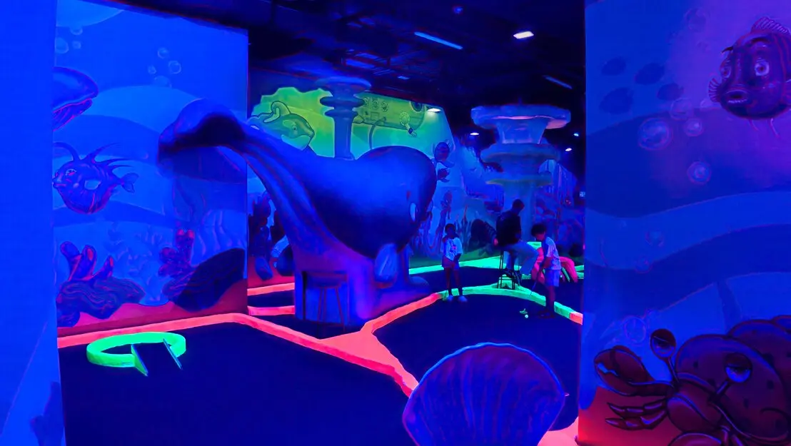 indoor mini golf construction  