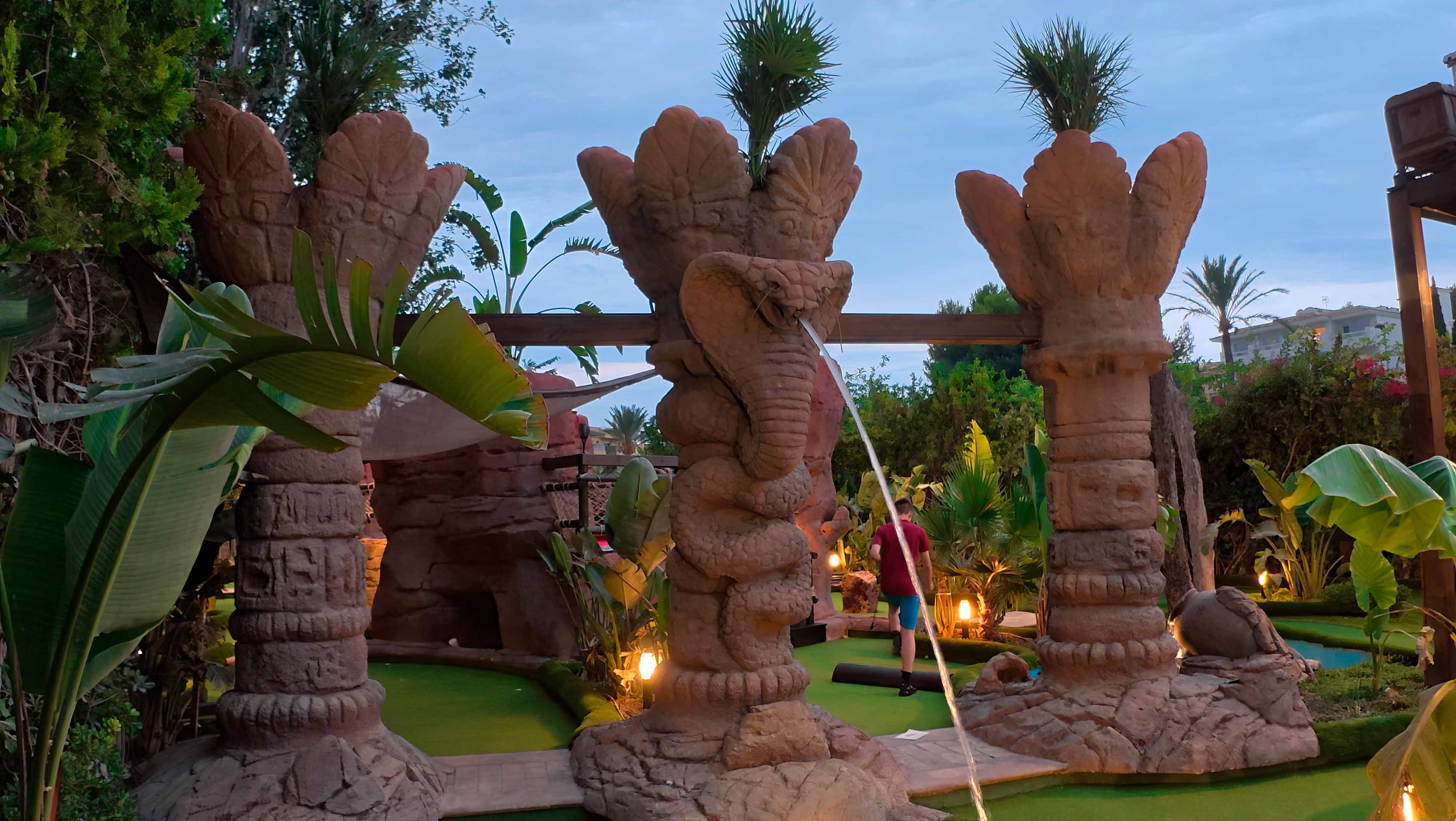 minigolf temático con recorrido personalizado y decoración minigolf temático