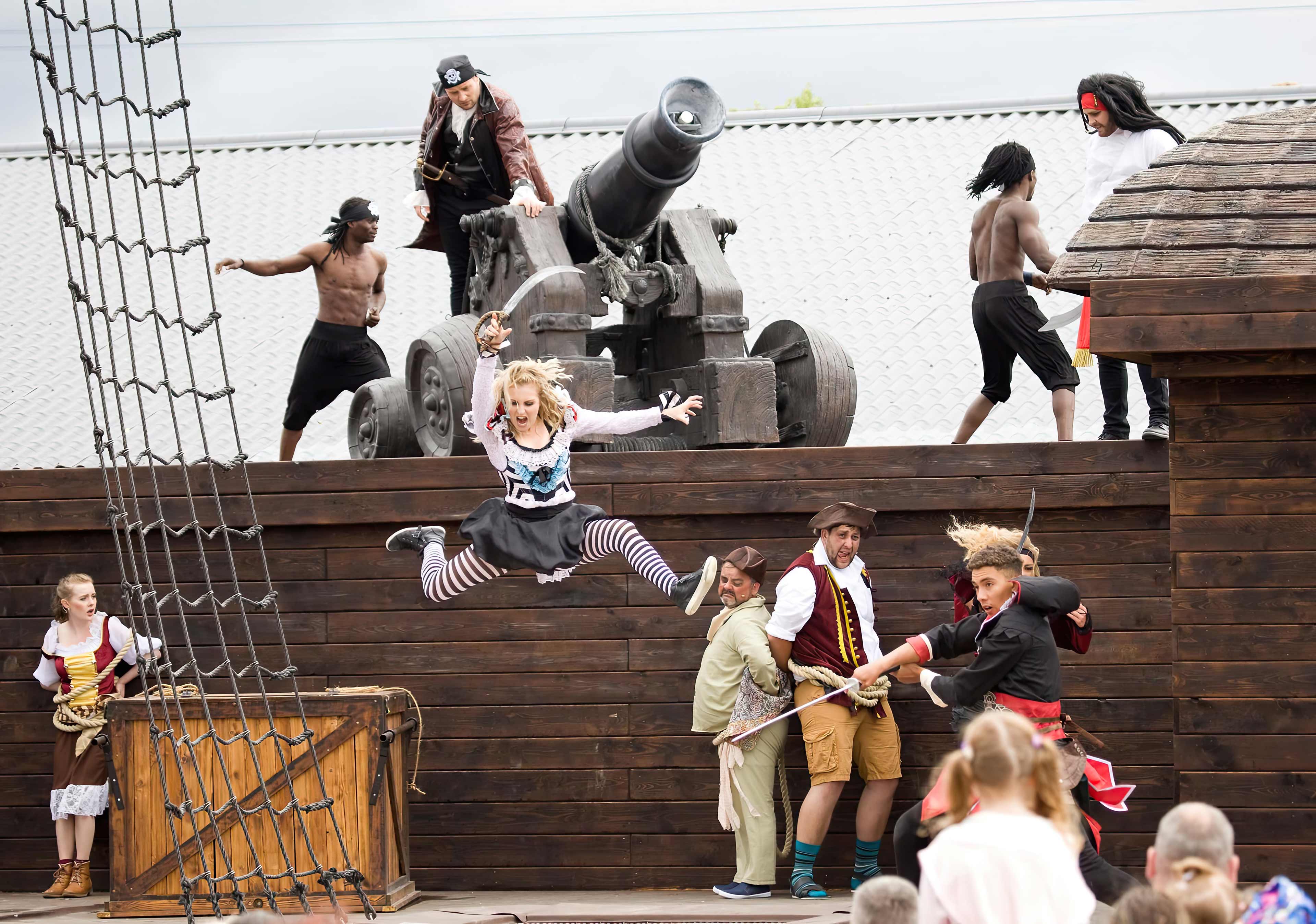 empresas que construyen escenarios tematizados para conciertos diseño de escenografía musical con elementos inmersivos