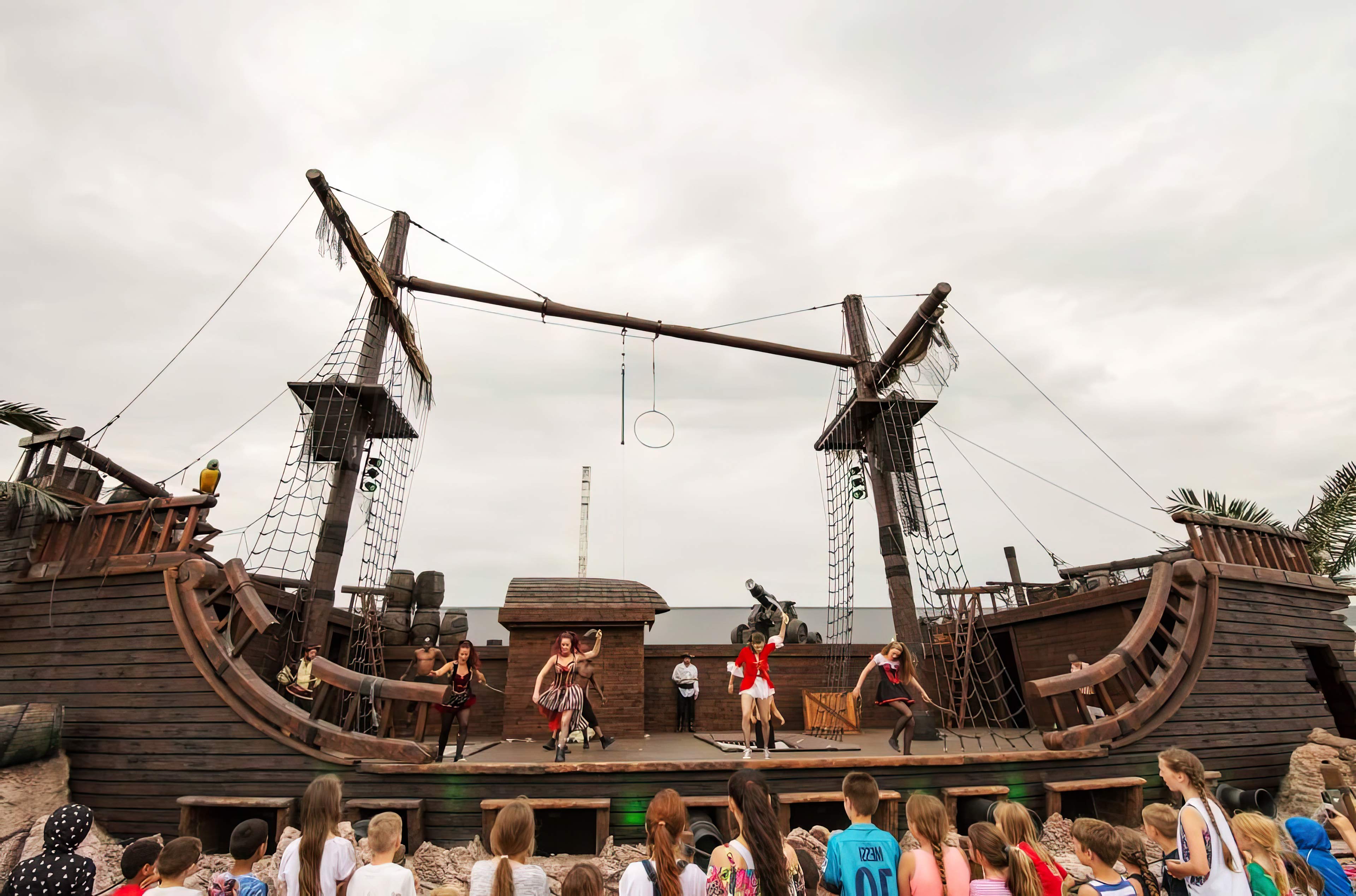 diseño de escenografía musical con elementos inmersivos diseño de escenarios musicales temáticos