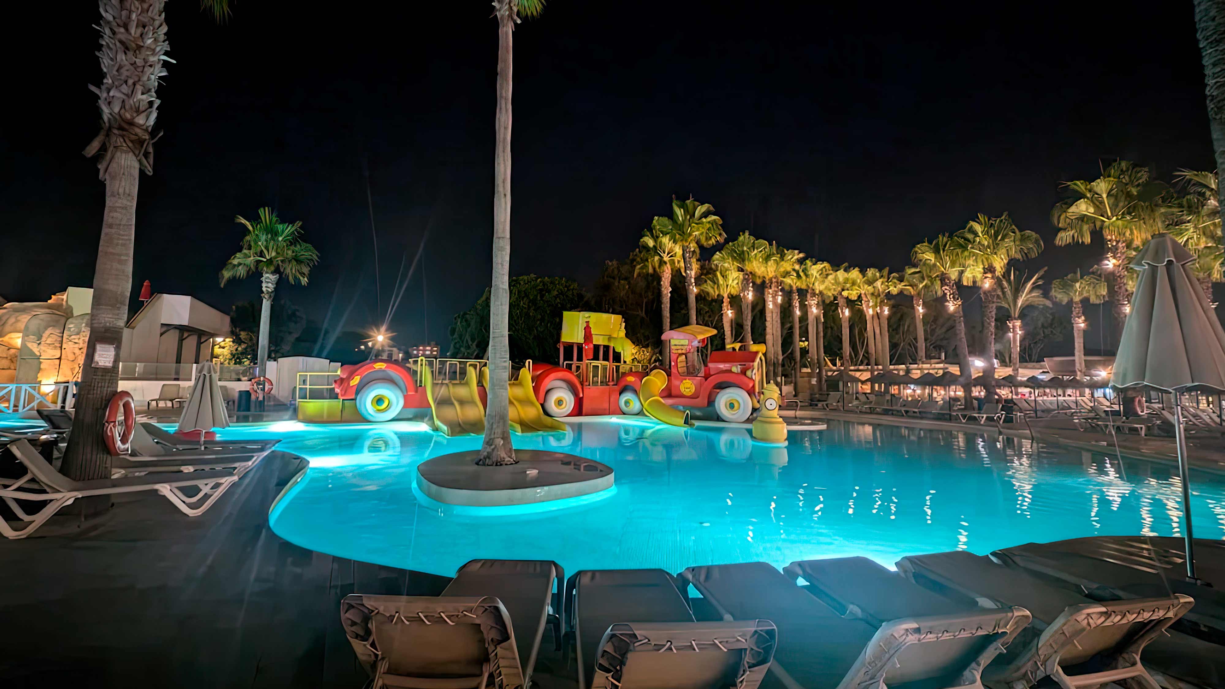 contratar fabricante de juegos de agua temáticos presupuesto de atracciones acuáticas para parque o hotel
