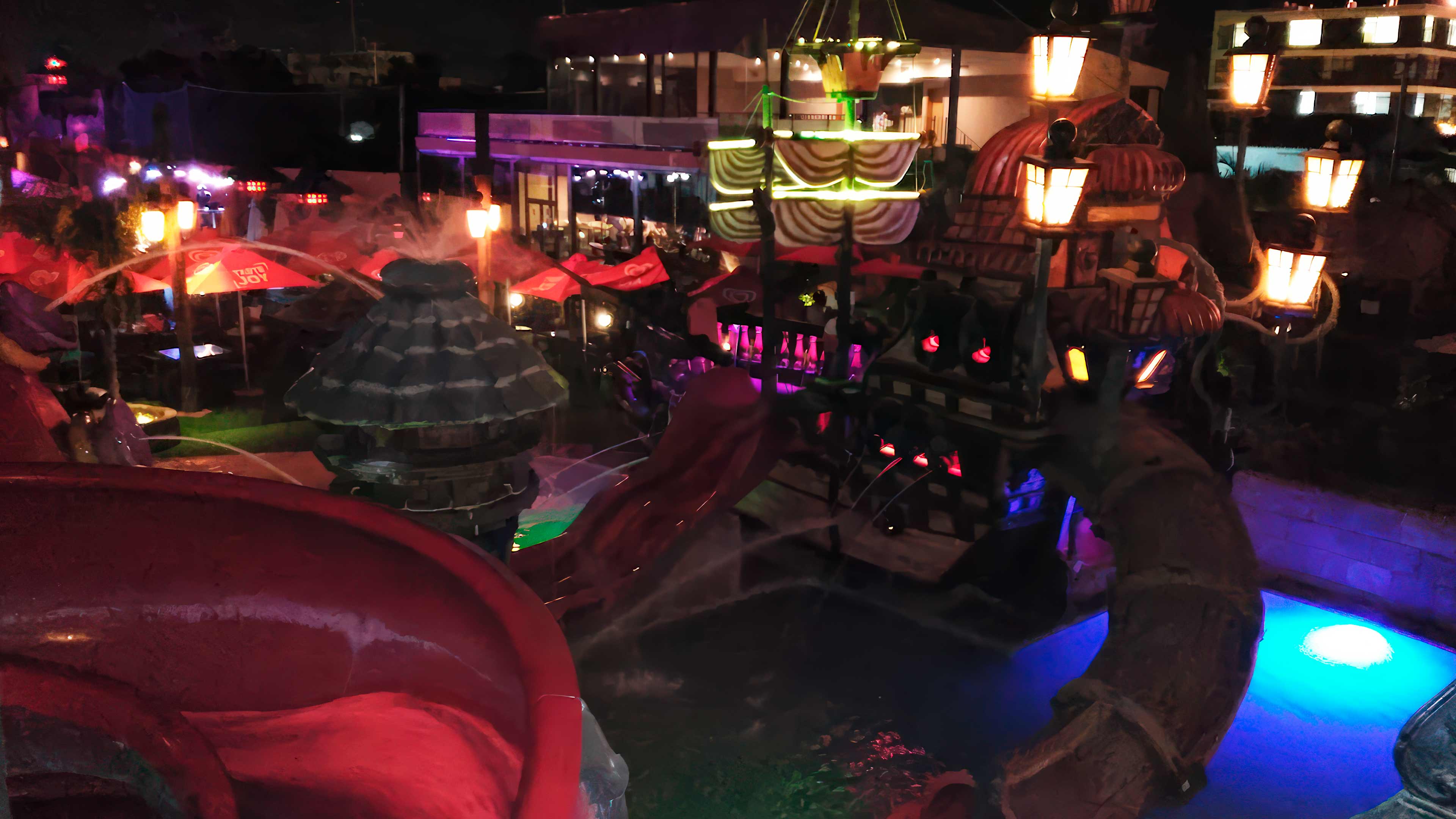 constructor de piscinas con decoración pirata especialistas en piscinas temáticas para hoteles